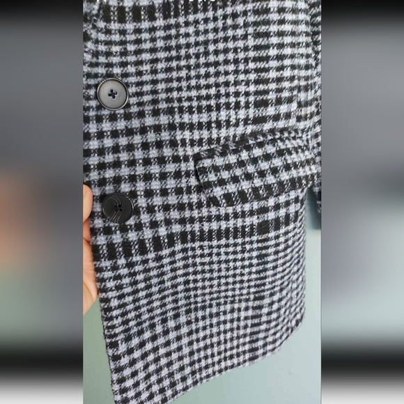 Blazer - Picture 3 of 3